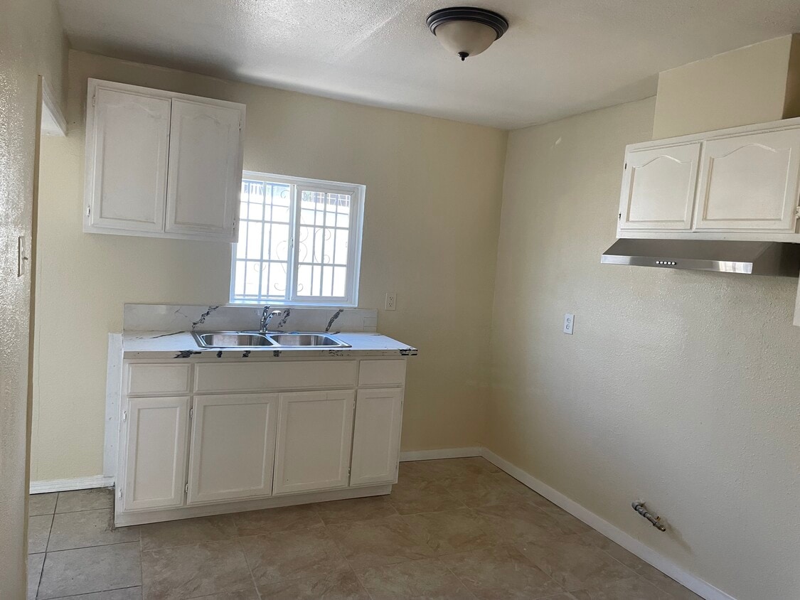 Photo - 1217 E 43rd St (Los Angeles, CA)