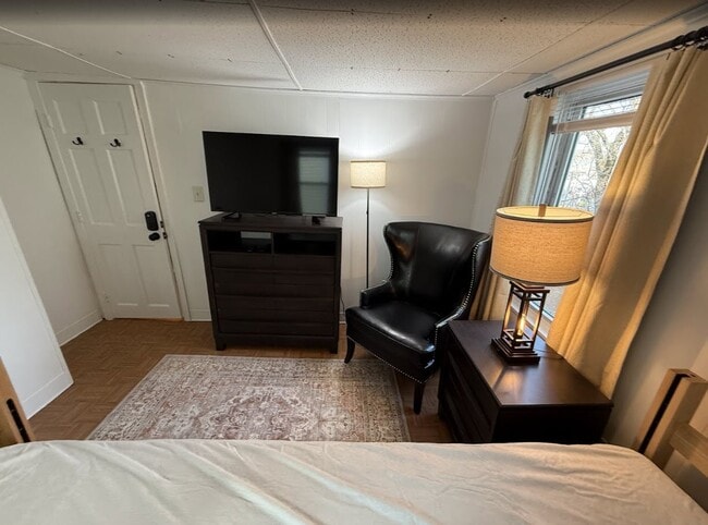 Building Photo - 47 Oak Terrace