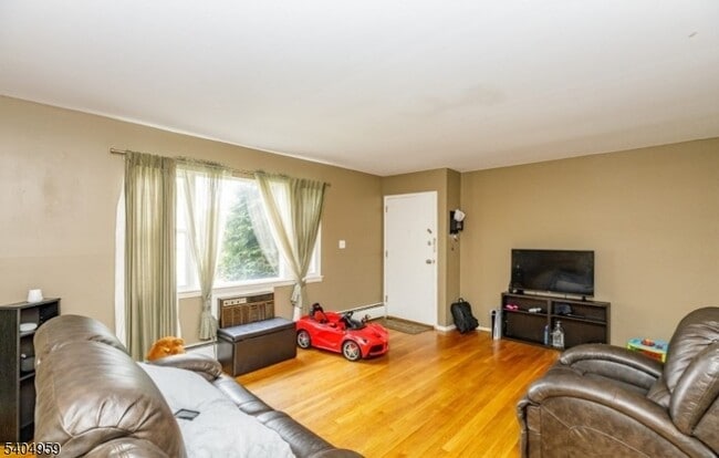 Photo - 43 Conforti Ave