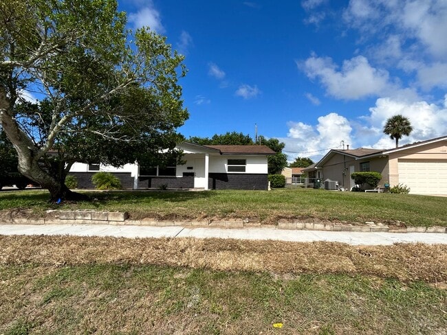 Building Photo - 3 Bed 2 Bathroom Home for Rent