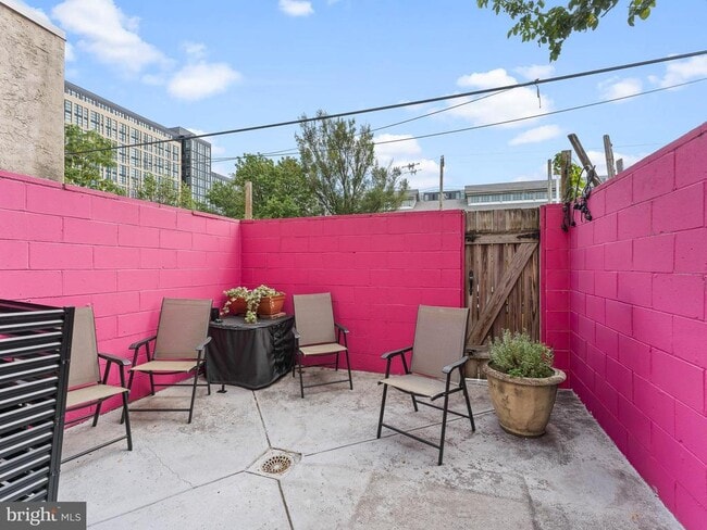 Photo - 1422 Montrose St