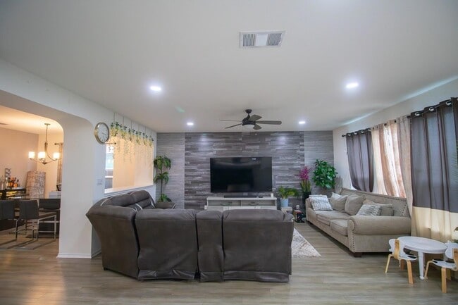 Photo - 2105 Ebony Dove St