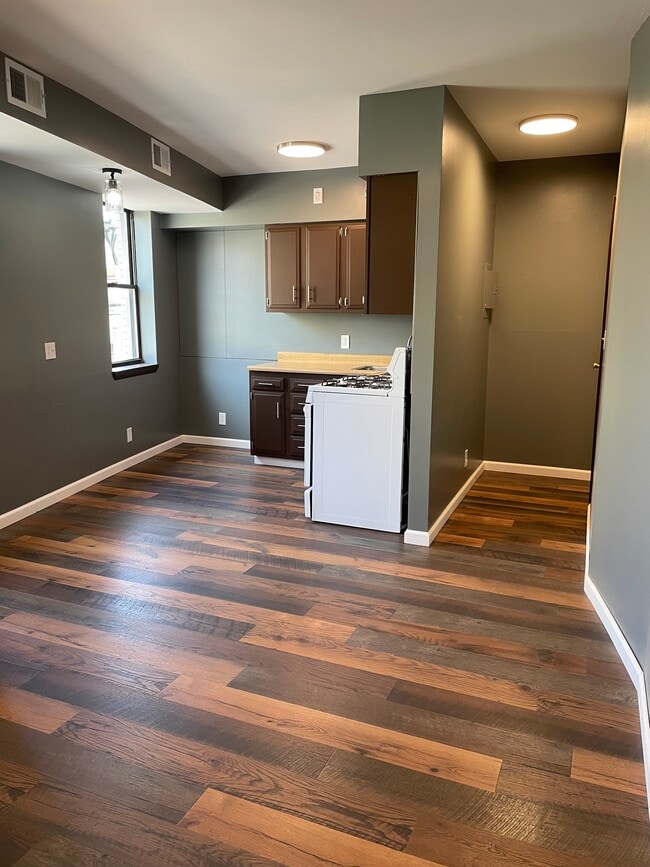 2905 Glenmore Ave Unit 3