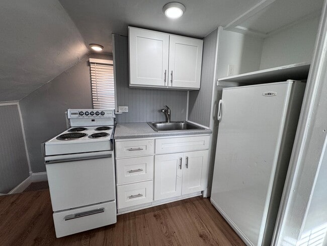 Photo - 202 N 5th St Unit 3rd FL Studio White 16