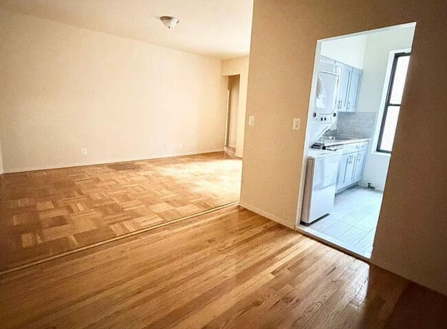 Photo - 215 E 95th St