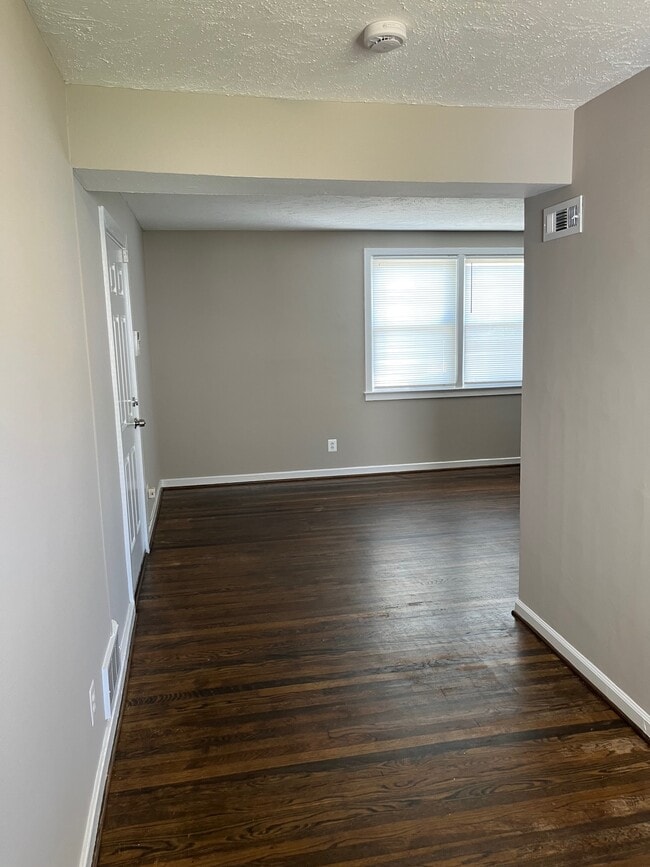 Photo - 2807 Iverson St