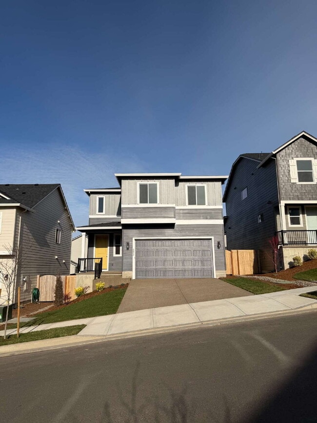 Building Photo - Brand New Estacada 3 bed/2 1/2 bath Home!