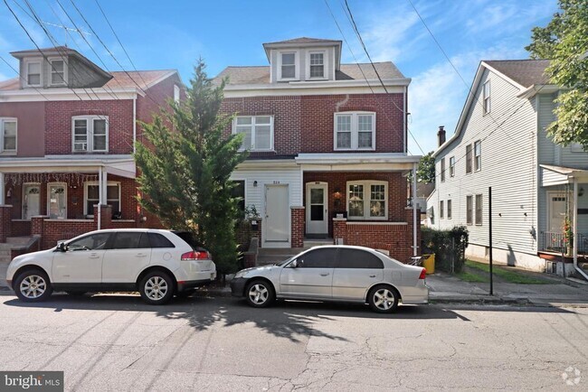 Building Photo - 862 Ohio Ave Rental
