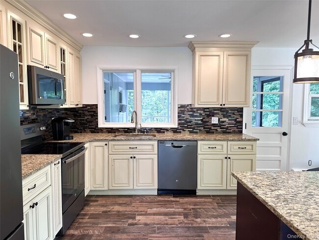 Photo - 171 Roosevelt Rd