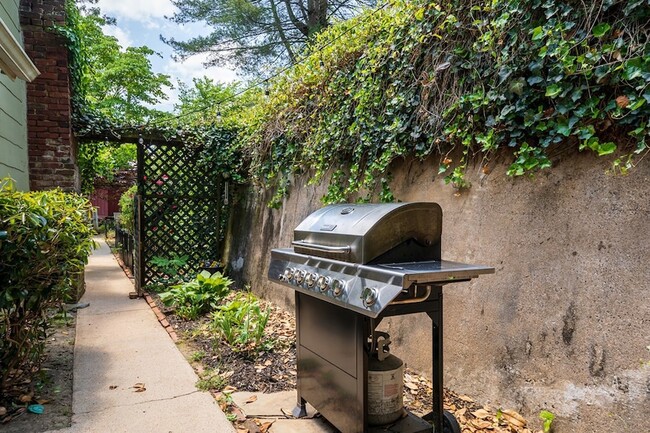 Photo - 101 Riverview St