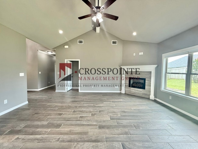 Photo - 3 Bedroom 2 Bathroom Home in Lindale!