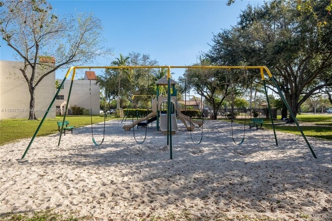 Photo - 6065 NW 186th St Unidad 306