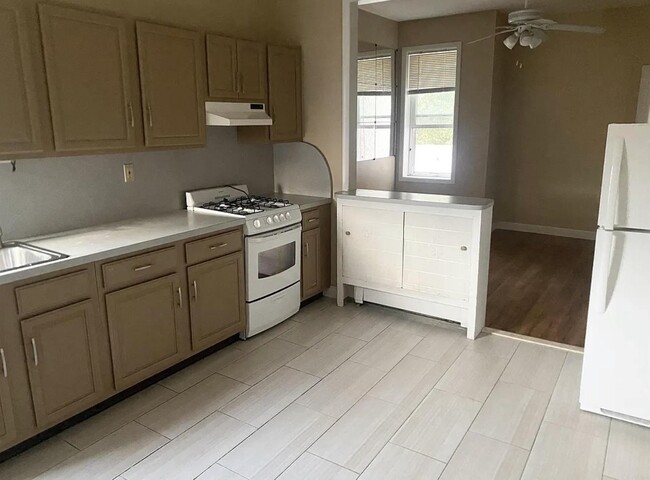 Building Photo - 47 Wales Ave