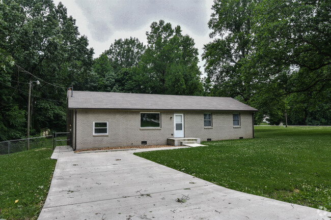 Building Photo - Pet Friendly Three Bedroom! Rental