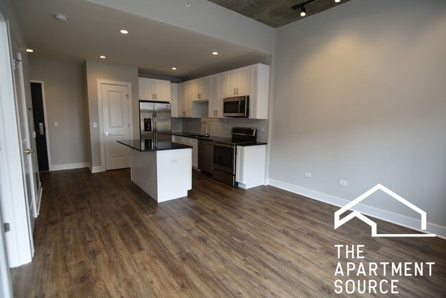 Photo - 3833 N Broadway Unidad 608