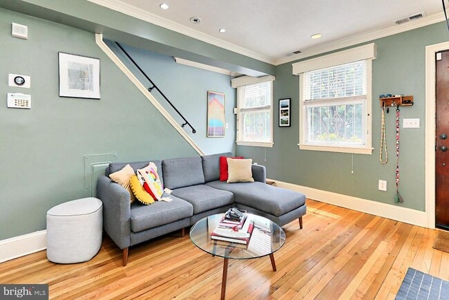 Photo - 1724 E St NE