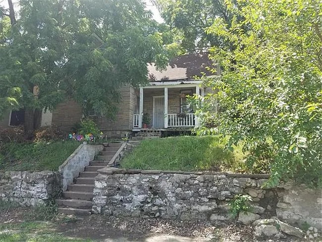Building Photo - 6501 Roberts St Rental