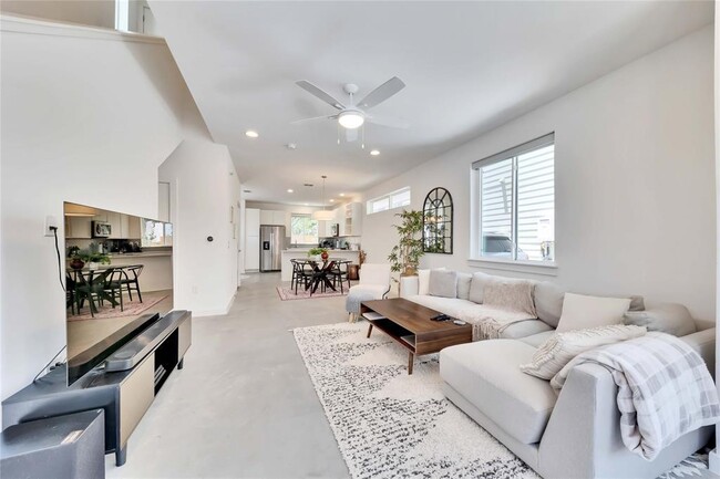 Photo - 814 N Bluff Dr