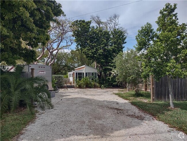 Building Photo - 20151 Kings Row Rental
