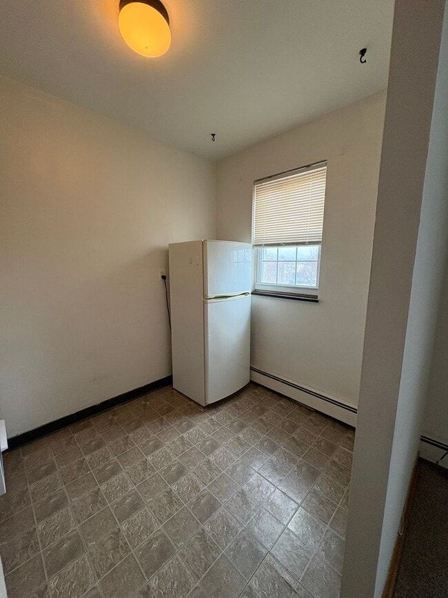 Building Photo - 50 W 7th Ave Unit #05