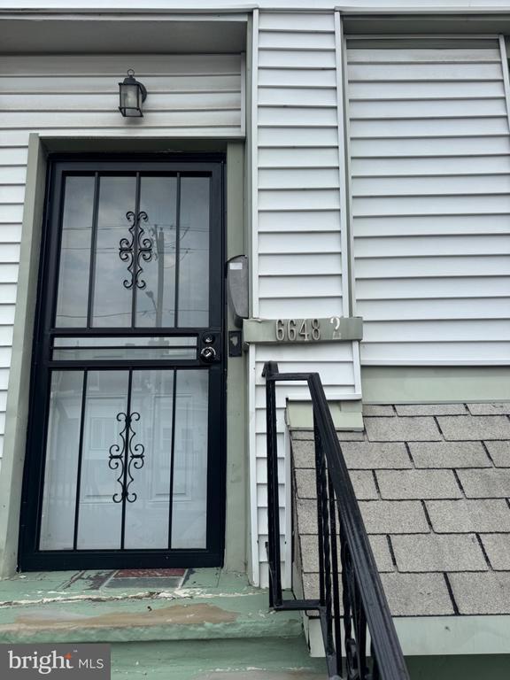 Photo - 6648 Lansdowne Ave