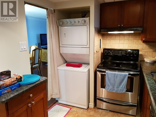 Photo - 3695 Kaneff Crescent Unit SPH 05