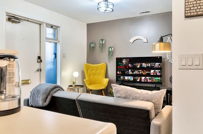 Photo - MARGO MANOR-1270 Unit R