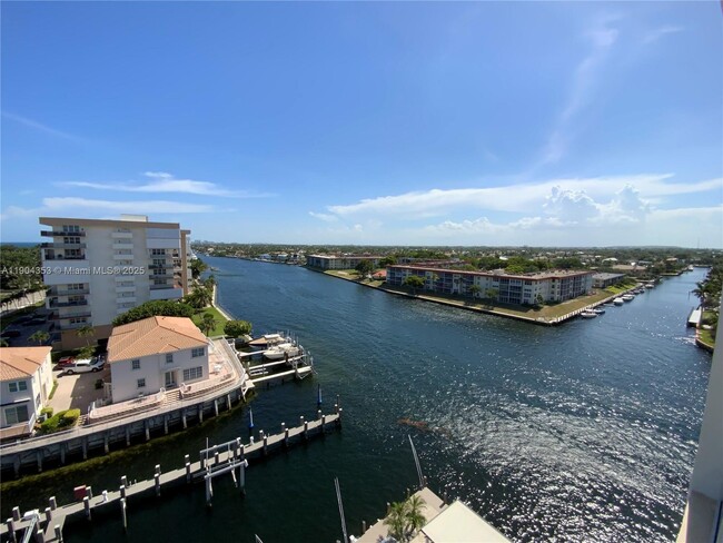 Photo - 1160 Hillsboro Mile Unidad 901