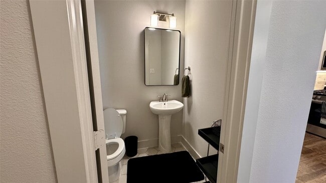 Half Bathroom - 1426 Birds Fort Trl