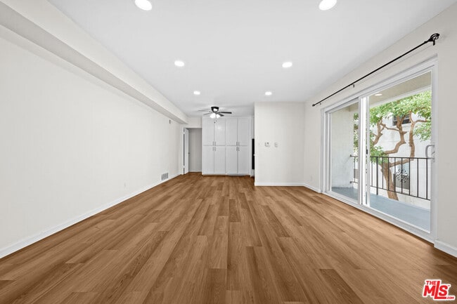 Photo - 1206 S Holt Ave Unidad 2