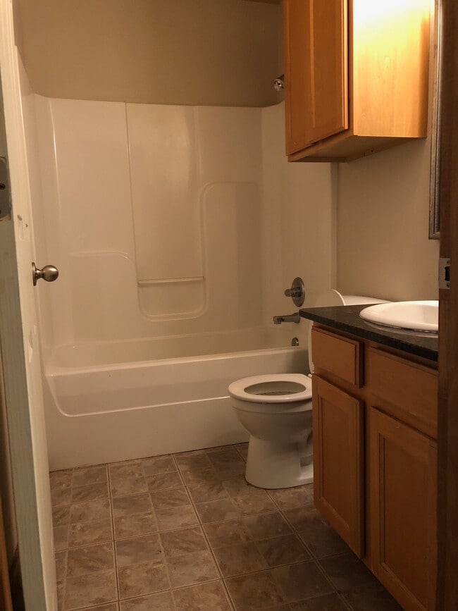 Photo - 102 S East St