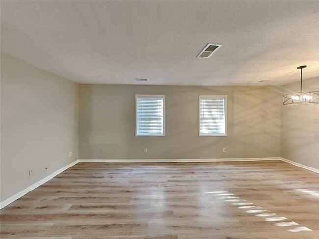 Photo - 5022 Hawthorne Ct