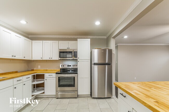 Photo - 401 Sparella St