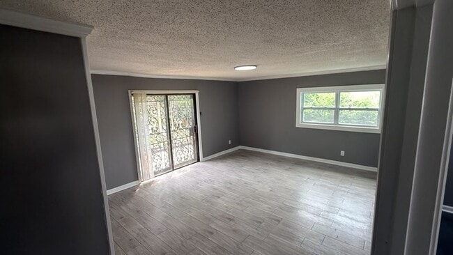Photo - 2530 Rozelle St