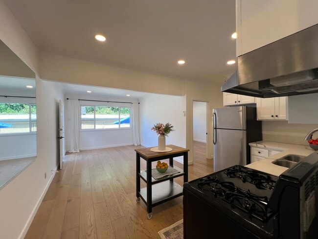 Building Photo - 4014 Higuera St Unit A
