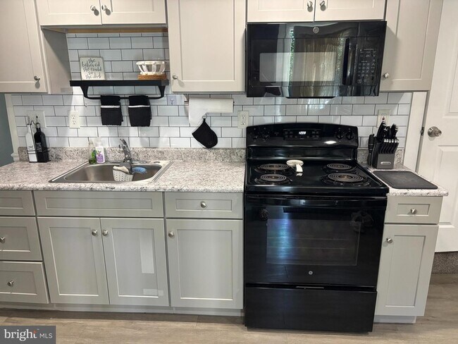 Photo - 1235 N 8th St