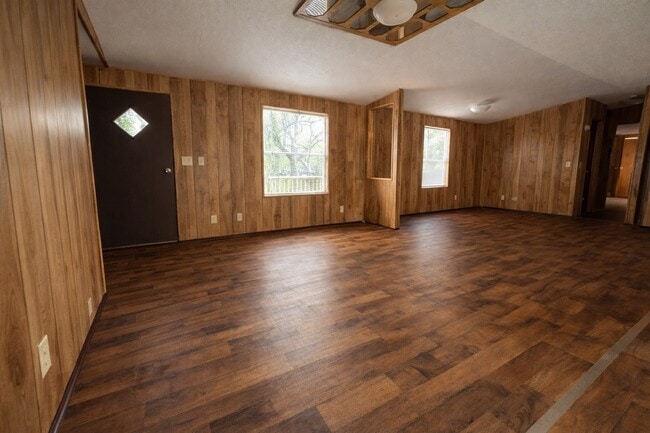 1037 Pecan Valley Rd