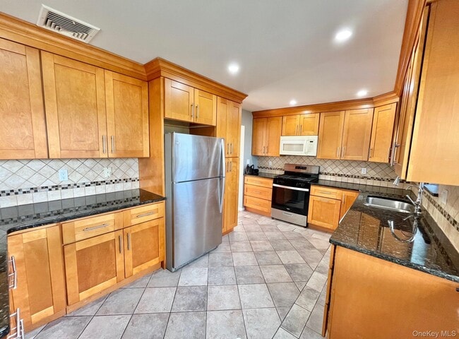 Building Photo - 64 Hillside Ave Unit 1 Rental