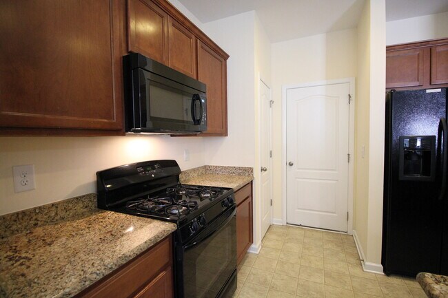 Photo - 3 Bedroom/2.5 Bath Home with Fenced-in Back Yard! Pet Friendly