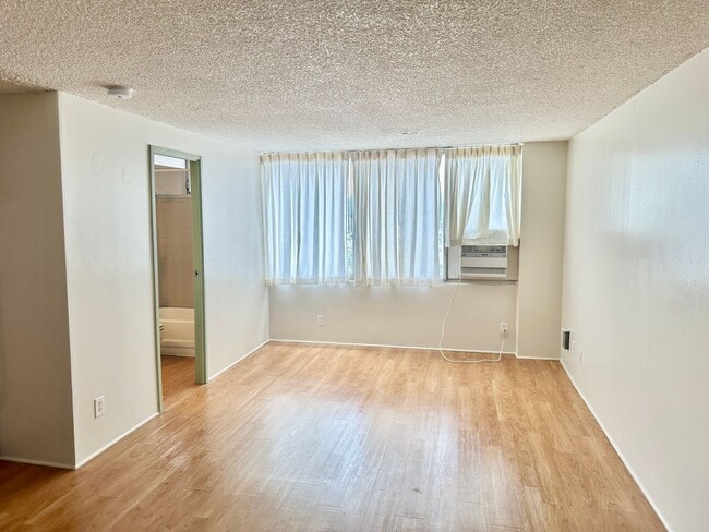 Building Photo - 1060 Kamehameha Hwy Unit 2505B