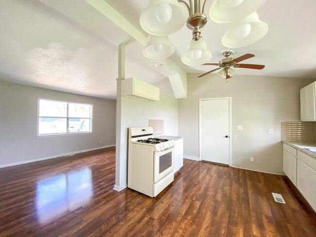 Photo - Spacious 3 Bedroom with Updated Kitchen - Vouchers Welcome