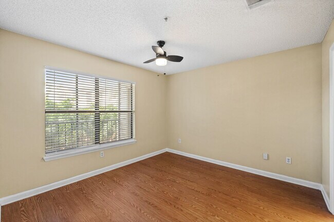 11901 4th St N