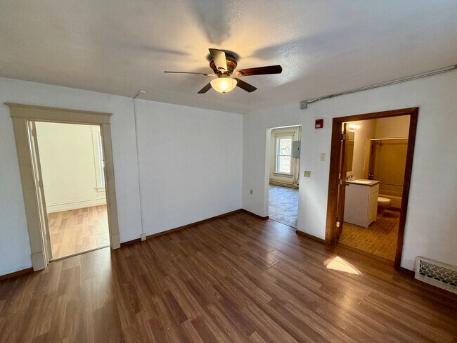 724 Washington St Unit Upper