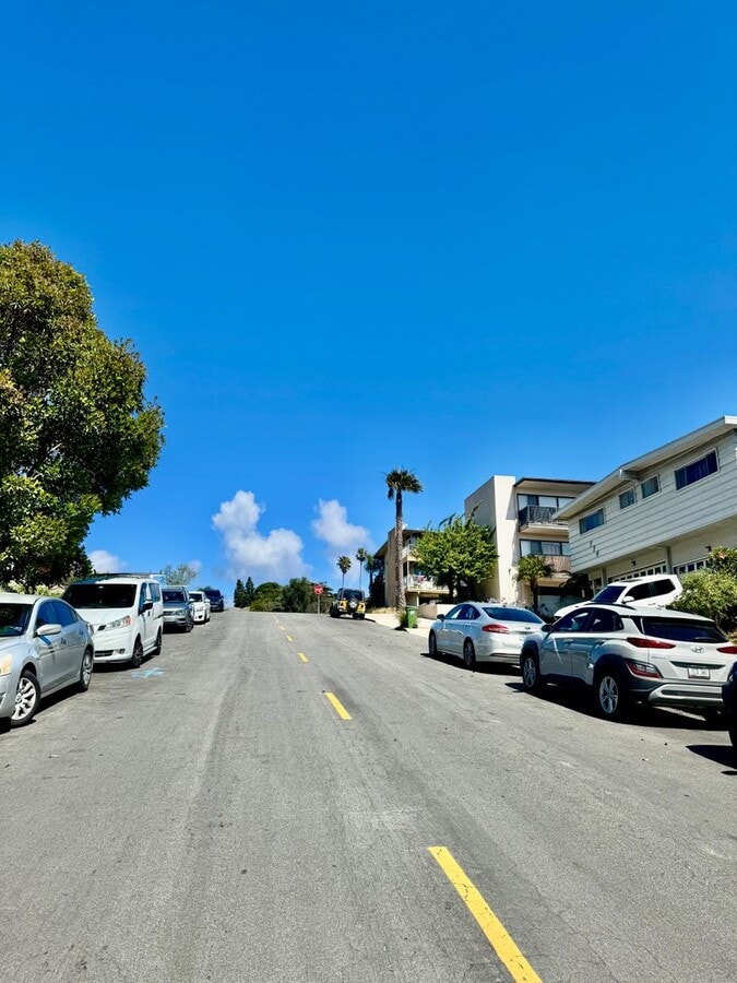 MOVE IN SPECIAL!!! $100 OFF THE RENT FOR THE 1ST 4 MONTHS! SPACIOUS 2 BEDROOM / 1 BATHROOM.LARGE... - MOVE IN SPECIAL!!! $100 OFF THE RENT FOR THE 1ST 4 MONTHS!  SPACIOUS 2 BEDROOM / 1 BATHROOM.LARGE...