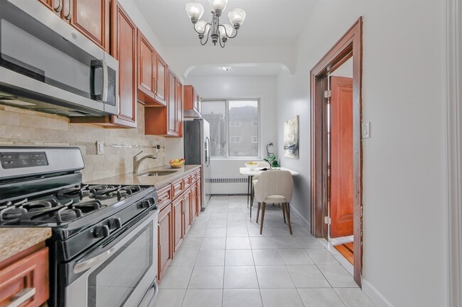 Building Photo - 212 69th St Unit 1