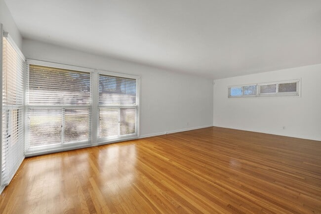 Photo - Oakhurst Duplex Unit 103 Oakhurst
