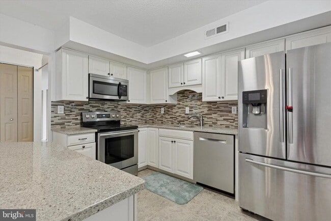 Photo - 102 Revere Dr