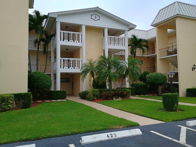 Building Photo - 3 Colonial Club Dr Unit 100