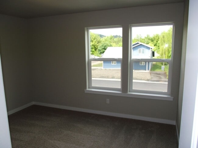 Photo - Spacious 4-Bedroom Home Near Philomath Sch...