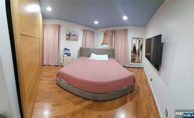 Photo - 117-119 2nd St